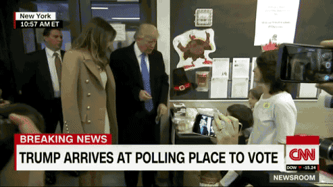 Χεράκι-χεράκι με τη Μελάνια ψήφισε ο Ντόναλντ Τραμπ 