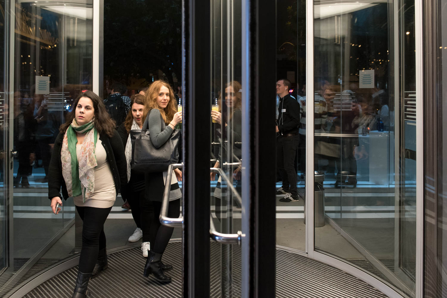 Φωτογραφίες από τη βραδιά των εγκαινίων στη Στέγη Φωτογραφίες από τη βραδιά των εγκαινίων στη Στέγη