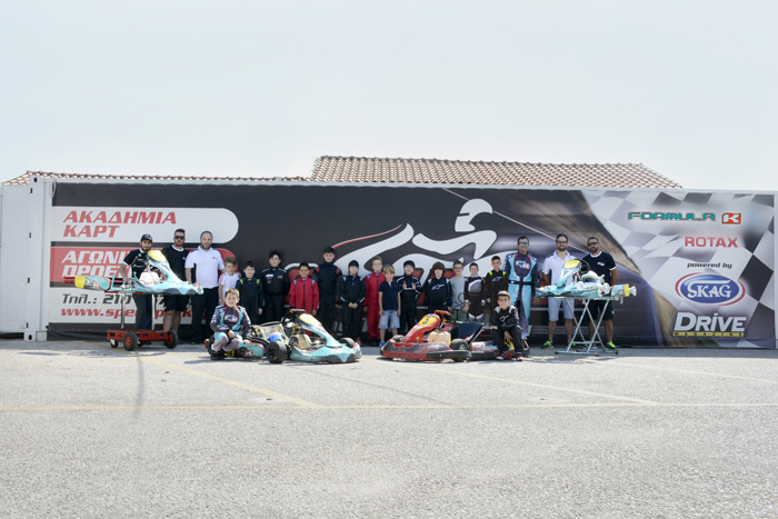 Μια κυρία σε πίστα καρτ Μια κυρία σε πίστα καρτ