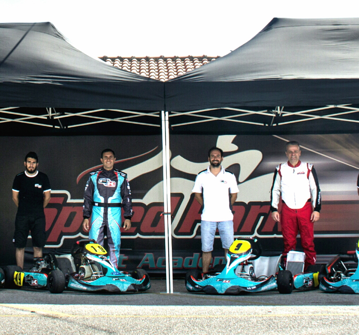 Μια κυρία σε πίστα καρτ Μια κυρία σε πίστα καρτ