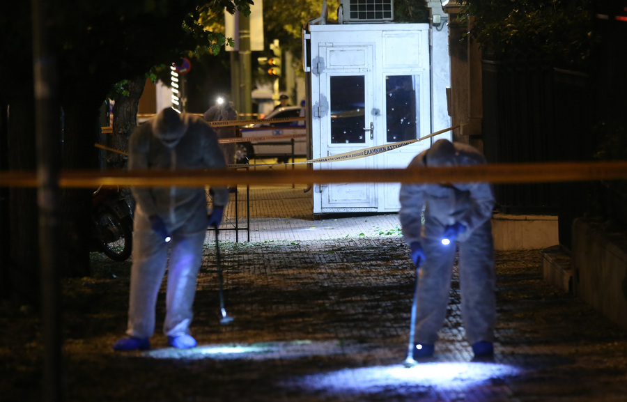 Έριξαν χειροβομβίδα στη γαλλική πρεσβεία Έριξαν χειροβομβίδα στη γαλλική πρεσβεία