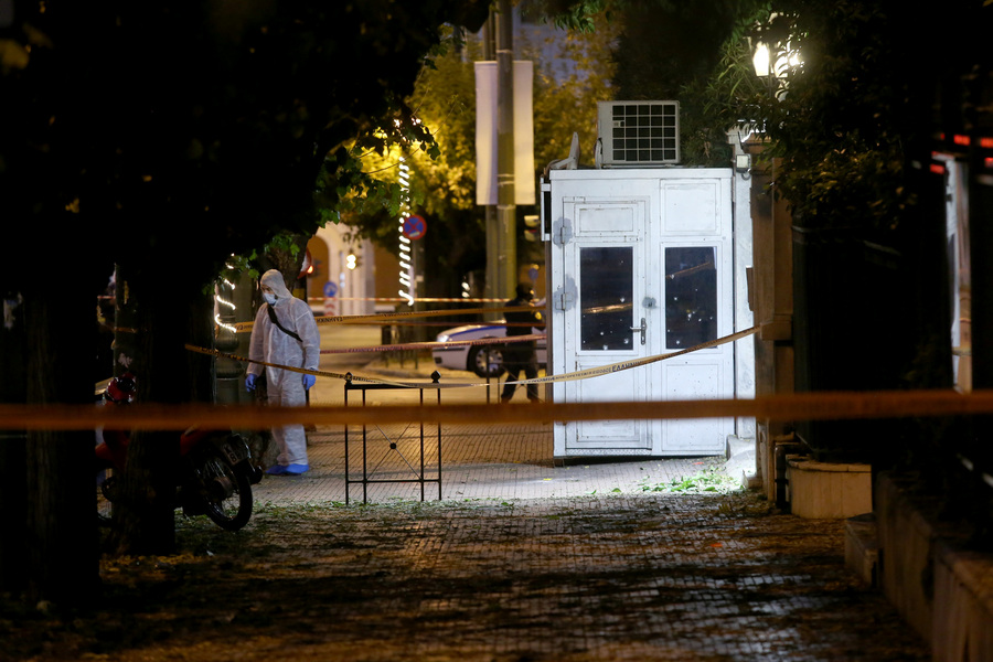 Έριξαν χειροβομβίδα στη γαλλική πρεσβεία Έριξαν χειροβομβίδα στη γαλλική πρεσβεία