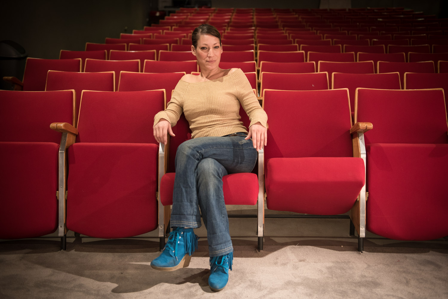 Η σκηνοθέτης που θα με ανεχτεί βρέθηκε. Ο λόγος για την Ελίζα Σολωμού, που μετά την επιτυχημένη παράσταση «Η Μαργαρένια και το Μεγάλο Ταξίδι», φέτος επιστρέφει με το καινούργιο της μιούζικαλ για παιδιά με τίτλο «Ελευθερώστε τη Θετική Ενέργεια». Ένα παραμύθι με πολλή μουσική, που θα βοηθήσει τα παιδιά να κατανοήσουν τη δύναμη της Αγάπης, του Ονείρου, της Αλήθειας, της Δικαιοσύνης, της Ευτυχίας, του Σεβασμού και-φυσικά- της Θετικής Ενέργειας. 