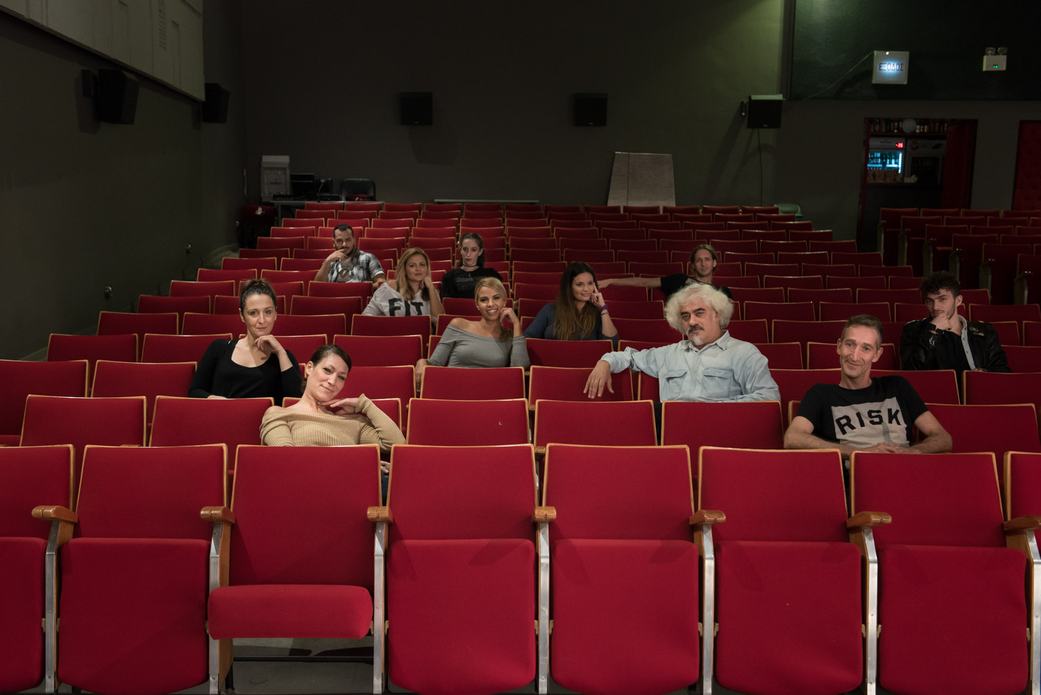 Για να σου είμαι απόλυτα ειλικρινής, φέτος όντως θα παίξω για πρώτη φορά στο θέατρο. Σε αυτό το τέλειο θέατρο, σε αυτή την πανέμορφη παράσταση και με αυτόν τον υπέροχο θίασο. Μια δουλειά που χρειάζεται πολύ κόπο, πολλή μελέτη, πολλά ξενύχτια, αλλά σου δίνει στο τέλος της ημέρας τόσο μεγάλη χαρά, που όμοιά της δύσκολα βρίσκεις. 