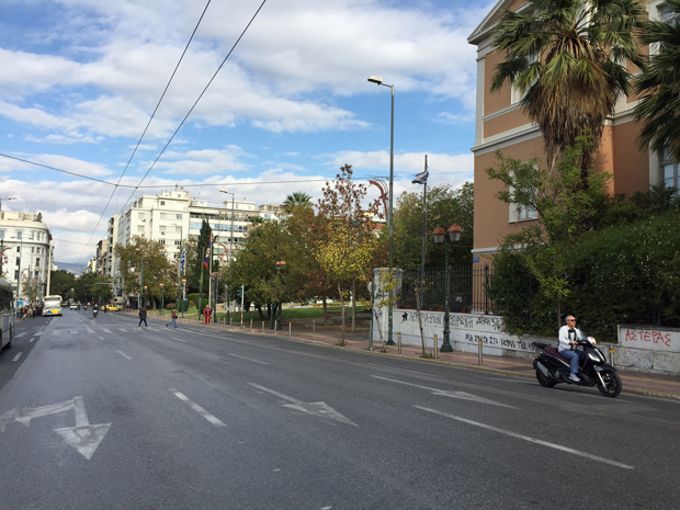 Φθινοπωρινό Δεκαπενταύγουστο θυμίζει η Αθήνα