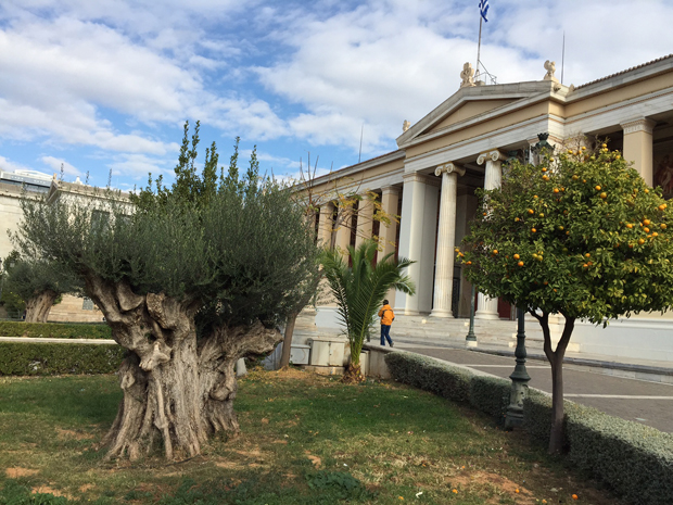 Φθινοπωρινό Δεκαπενταύγουστο θυμίζει η Αθήνα