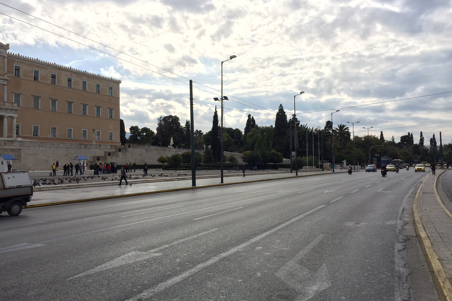 Φθινοπωρινό Δεκαπενταύγουστο θυμίζει η Αθήνα