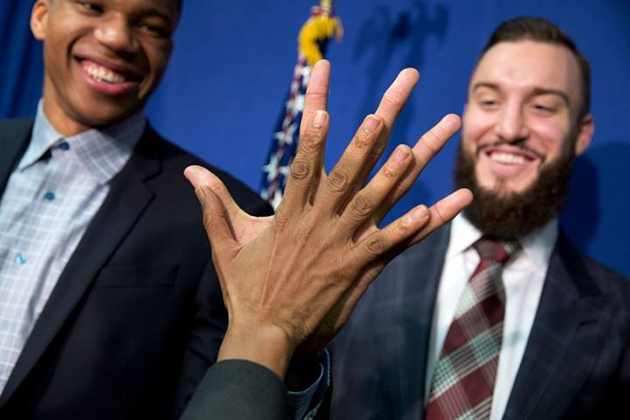 O Μπαράκ Ομπάμα αποθέωσε το ελληνικό αστέρι του ΝΒΑ, Γιάννη Αντετοκούνμπο 