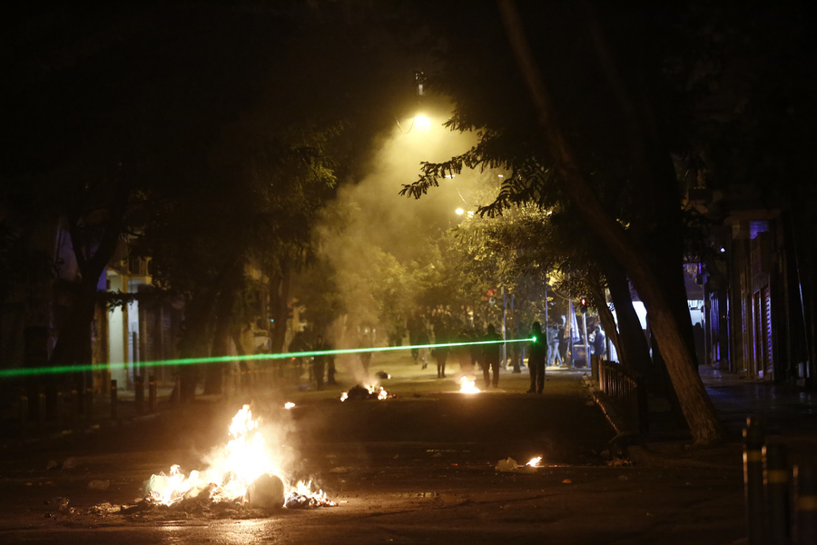 Μολότοφ και συγκρούσεις στο Πολυτεχνείο