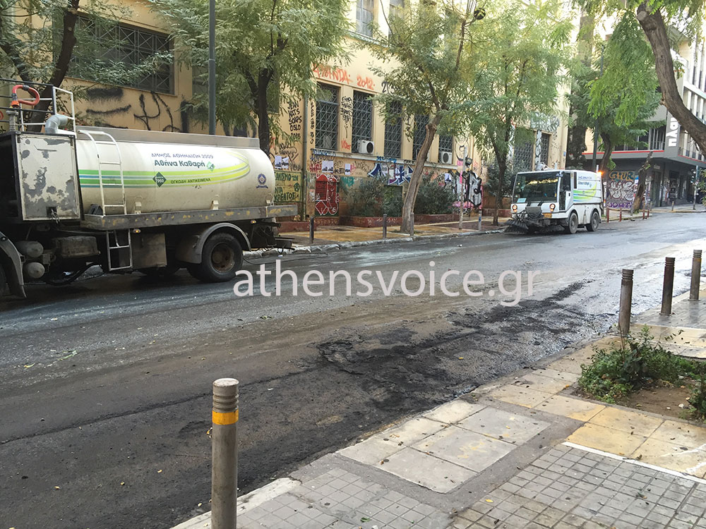 ΣΤΟΥΡΝΑΡΗ. ΑΣΦΑΛΤΟΣ ΚΑΤΑΕΣΤΡΑΜΜΕΝΗ ΑΠΟ ΦΩΤΙΕΣ, ΒΥΤΙΑ ΚΑΘΑΡΙΖΟΥΝ ΣΤΟΥΡΝΑΡΗ. ΑΣΦΑΛΤΟΣ ΚΑΤΑΕΣΤΡΑΜΜΕΝΗ ΑΠΟ ΦΩΤΙΕΣ, ΒΥΤΙΑ ΚΑΘΑΡΙΖΟΥΝ