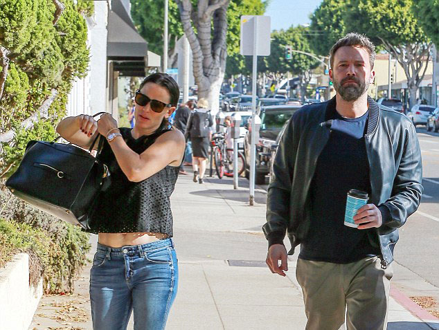  Ξανά μαζί και περιμένουν και τέταρτο παιδί