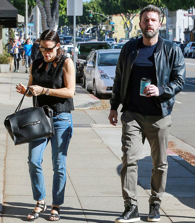  Ξανά μαζί και περιμένουν και τέταρτο παιδί