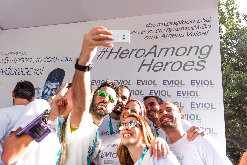 Αυτή είναι η ιστορία ενός ήρωα... ανάμεσα σε άλλους ήρωες Αυτή είναι η ιστορία ενός ήρωα... ανάμεσα σε άλλους ήρωες