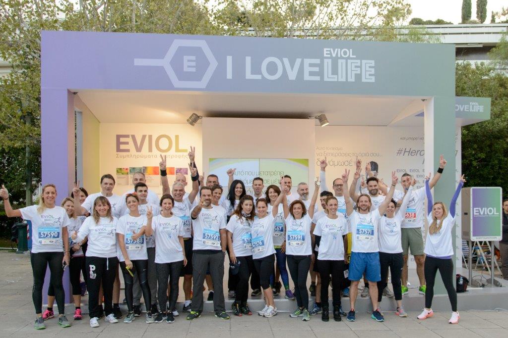 Αυτή είναι η ιστορία ενός ήρωα... ανάμεσα σε άλλους ήρωες Αυτή είναι η ιστορία ενός ήρωα... ανάμεσα σε άλλους ήρωες