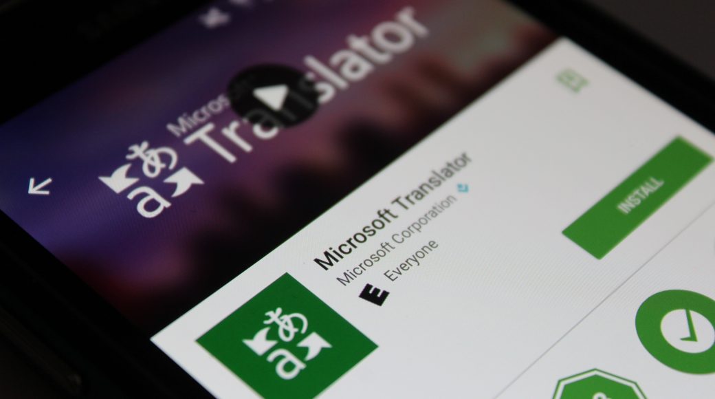 Κόψε τη νοηματική, πιάσε το translator