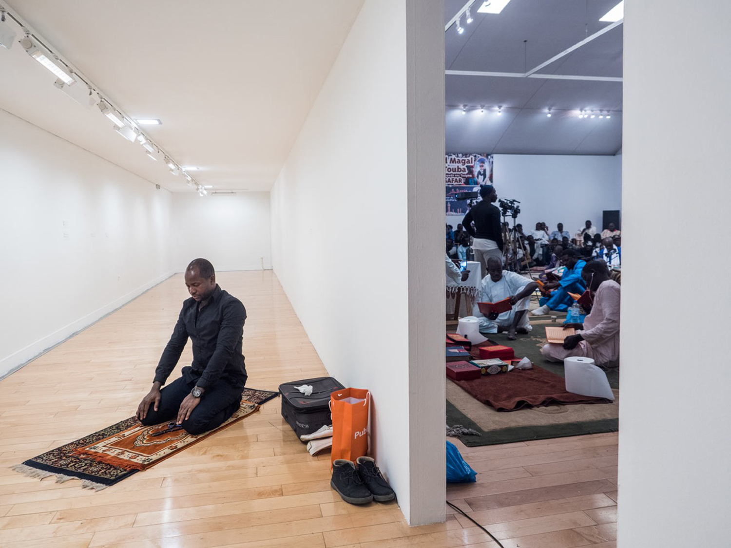 Ο Τάσος Βρεττός φωτογραφίζει το Grand Magal de Touba Ο Τάσος Βρεττός φωτογραφίζει το Grand Magal de Touba