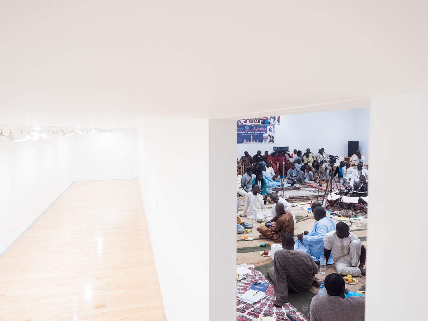 Ο Τάσος Βρεττός φωτογραφίζει το Grand Magal de Touba Ο Τάσος Βρεττός φωτογραφίζει το Grand Magal de Touba