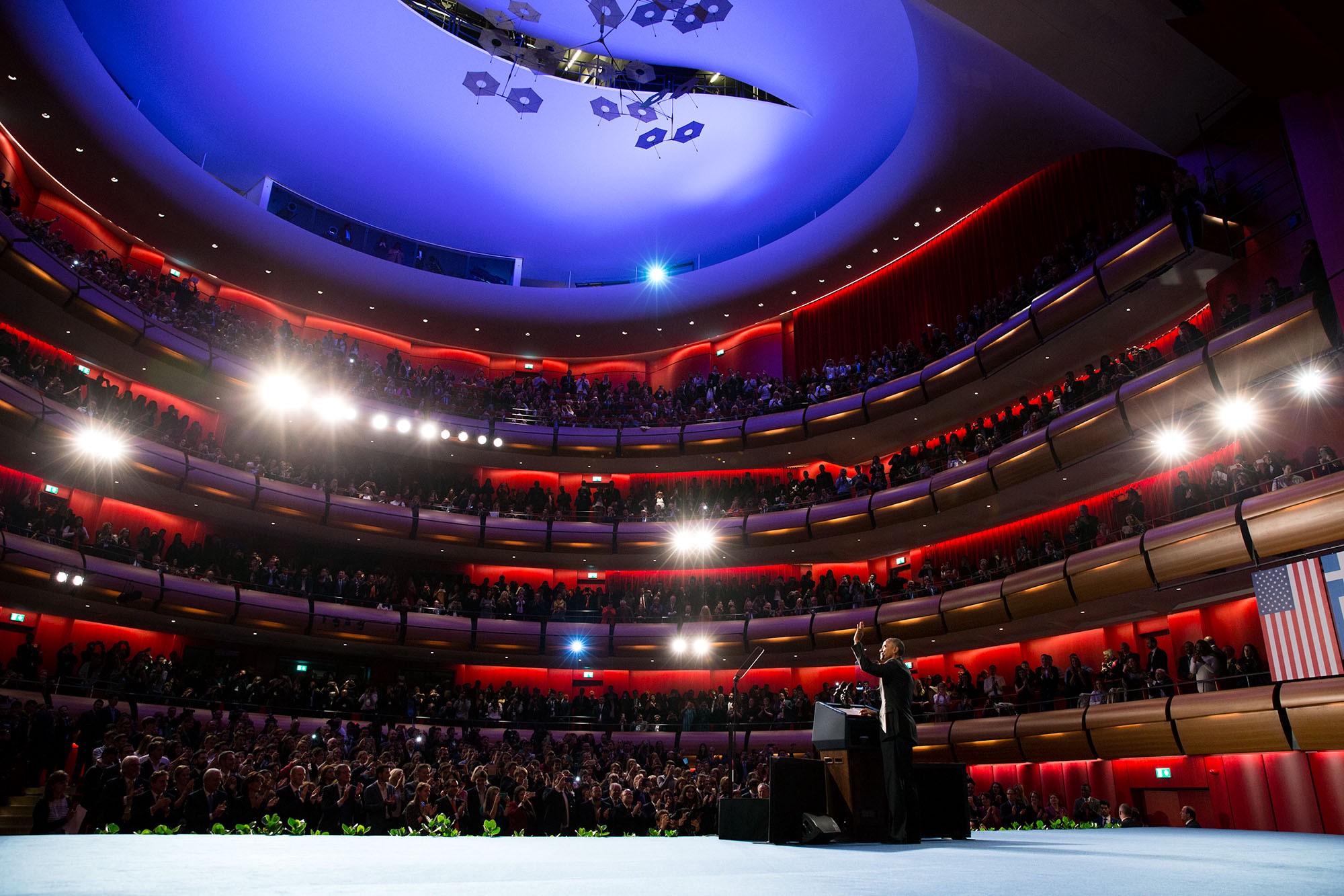 Όταν εκφώνησε την ομιλία-ύμνο στη Δημοκρατία στο Ίδρυμα Σταύρος Νιάρχος