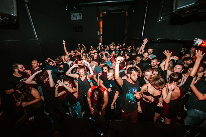 Six d.o.g.s. ⒸΑλέξανδρος Πετσάβας