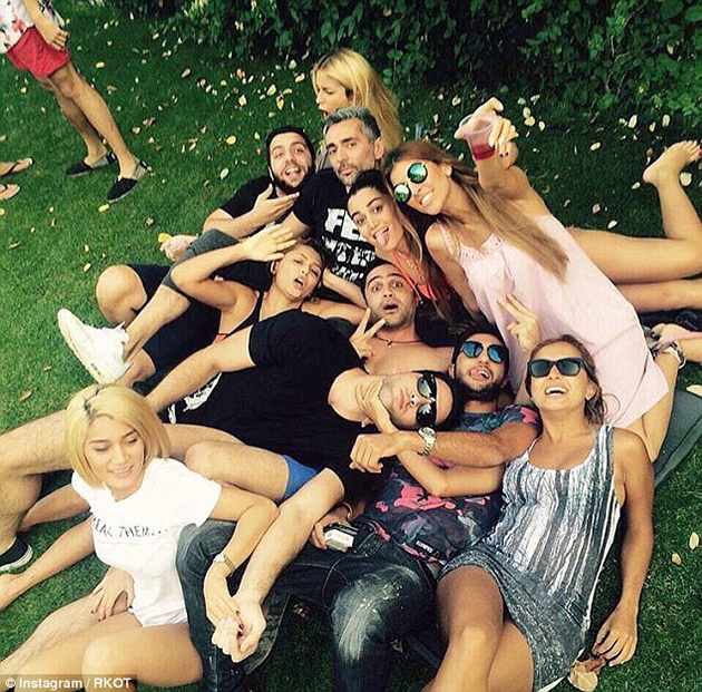 Τα πλουσιόπαιδα της Τεχεράνης επιδεικνύουν τη χλιδή τους στο Instagram 