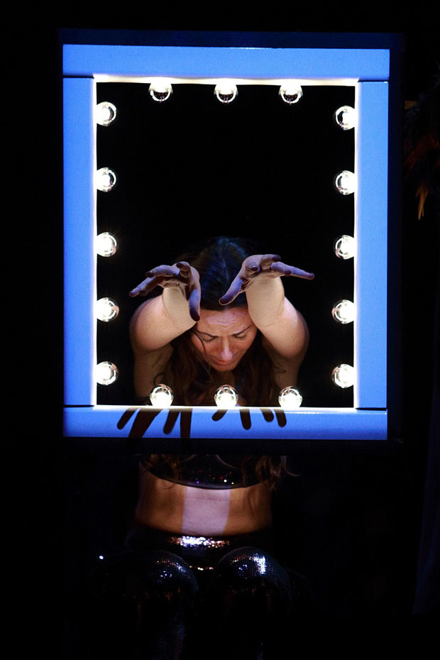 Μπλε! Χωρίς Ζάχαρη Μόνο Αλάτι Παρακαλώ. Έέέτσι! Θέατρο Black Box. @Sébastien Monachon