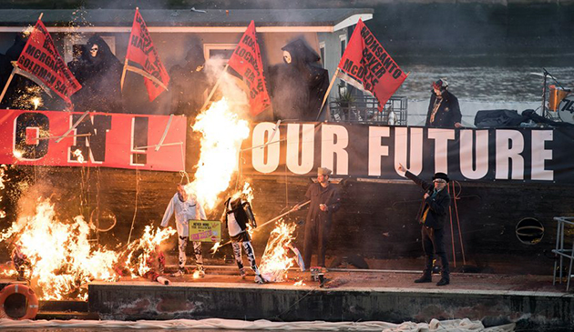 Το πανκ κάηκε στη μέση του Τάμεση