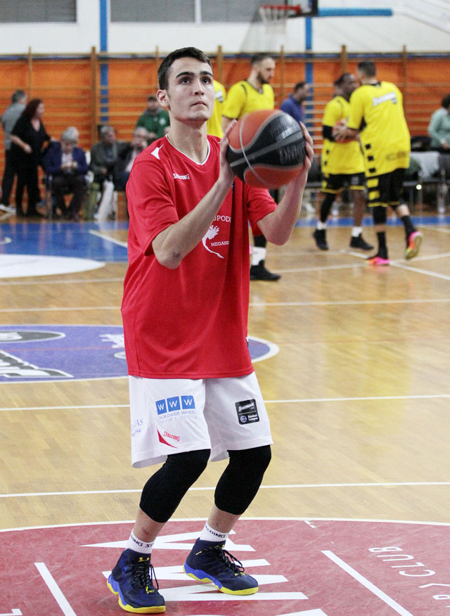 Το «Basket Αγάπης» της Stoiximan.gr Basket League ταξίδεψε στη Λευκάδα και κατάφερε να βάλει τρίποντο στις καρδιές των φιλάθλων της Δόξας. Το «Basket Αγάπης» της Stoiximan.gr Basket League ταξίδεψε στη Λευκάδα και κατάφερε να βάλει τρίποντο στις καρδιές των φιλάθλων της Δόξας.