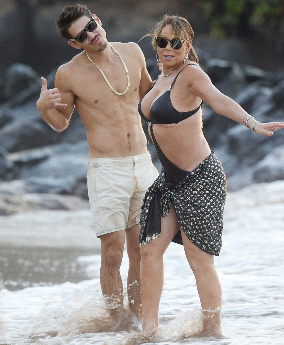 Η Μαράια Κάρεϊ βρήκε το toy boy της τώρα που έρχονται και γιορτές