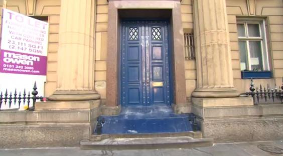 Οργή στο Λίβερπουλ για την τράπεζα έβαλε ράμπα για να εμποδίζει τους αστέγους 