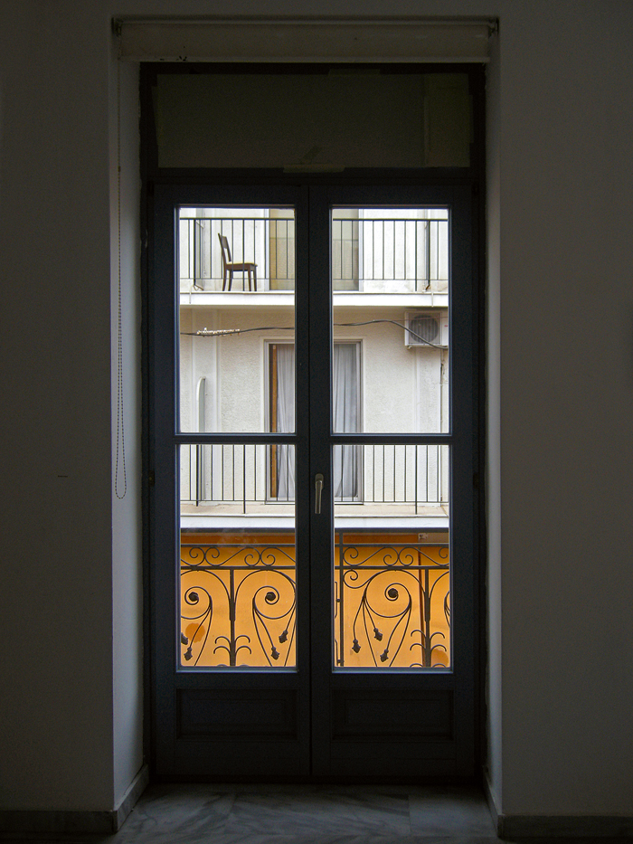 Παράθυρα στην πόλη, Λίνα Μπέμπη