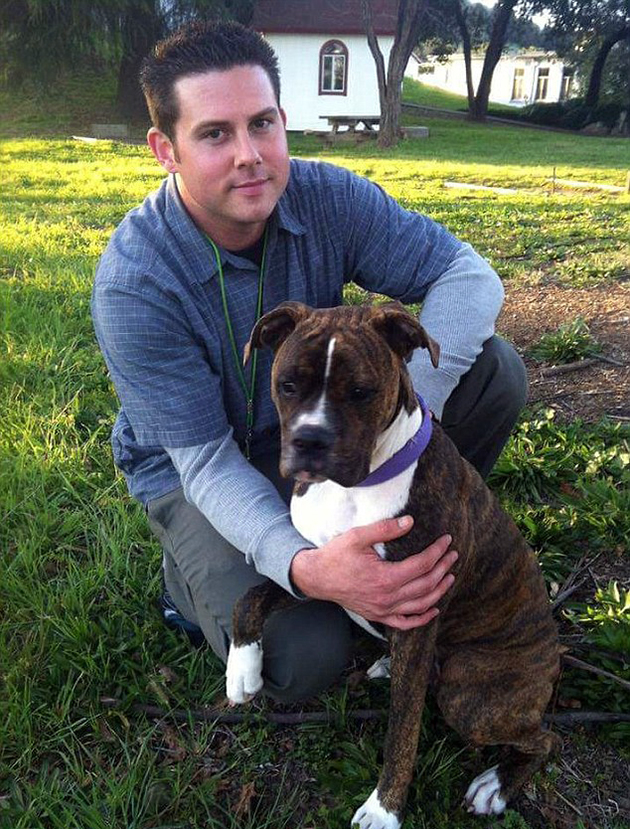 Ο πιστός σκύλος αποχαιρετά το ετοιμοθάνατο αφεντικό του στο νοσοκομείο 