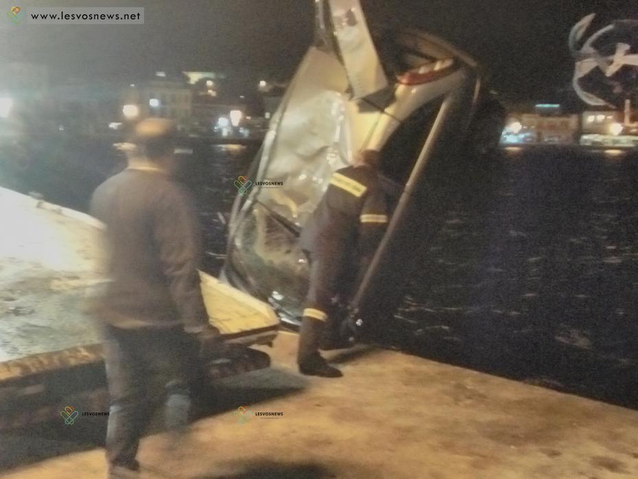  Δύο ανήλικοι πνίγηκαν όταν το αυτοκίνητό τους έπεσε στη θάλασσα (εικόνες, video)