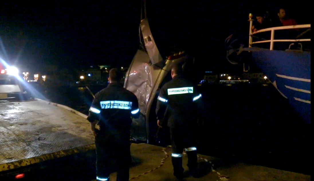  Δύο ανήλικοι πνίγηκαν όταν το αυτοκίνητό τους έπεσε στη θάλασσα (εικόνες, video)