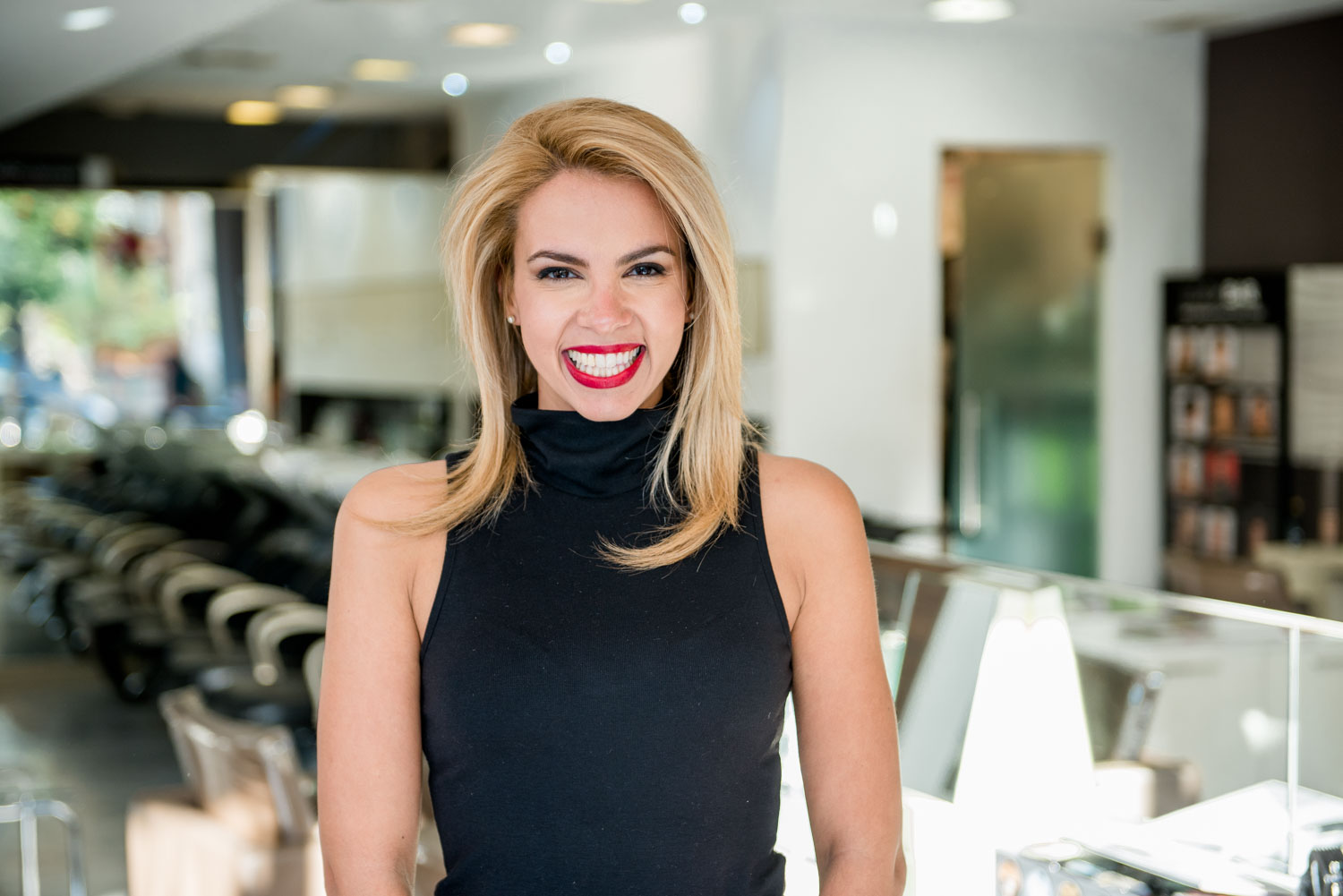 Με αυτό το μαλλί μπήκα στο κομμωτήριο. Ασχολίαστο. 