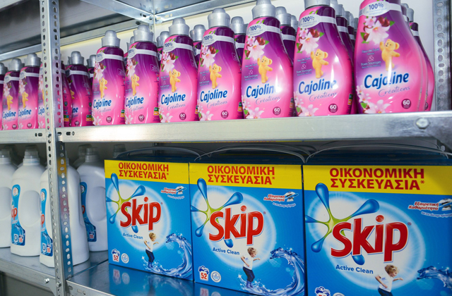 Εγκαινιάστηκε το πρώτο Κοινωνικό πλυντήριο Skip. Μια συνεργασία του Δήμου Αθηναίων με την ΕΛΑΪΣ-Unilever Hellas.