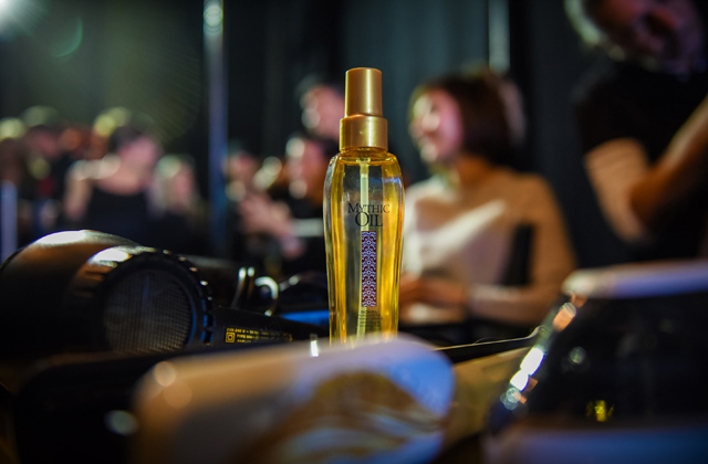 Μοναδικά hairstyles από τον Γιώργο Δουδέση και την ομάδα του και το αγαπημένο προϊόν Mythic Oil της L'Oréal Professionnel