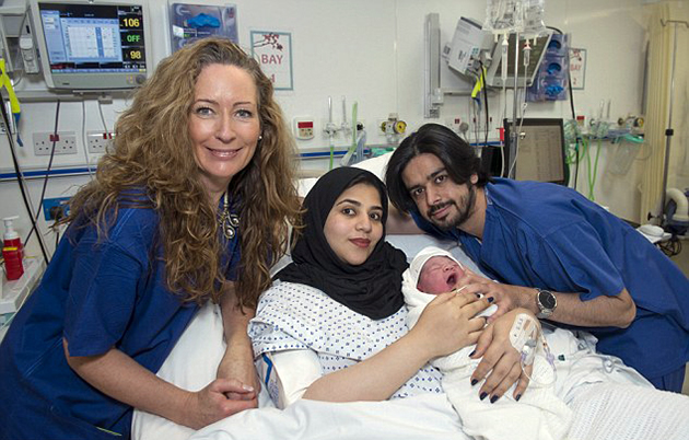 Γυναίκα γέννησε με ωοθήκη που είχε καταψύξει παιδί 