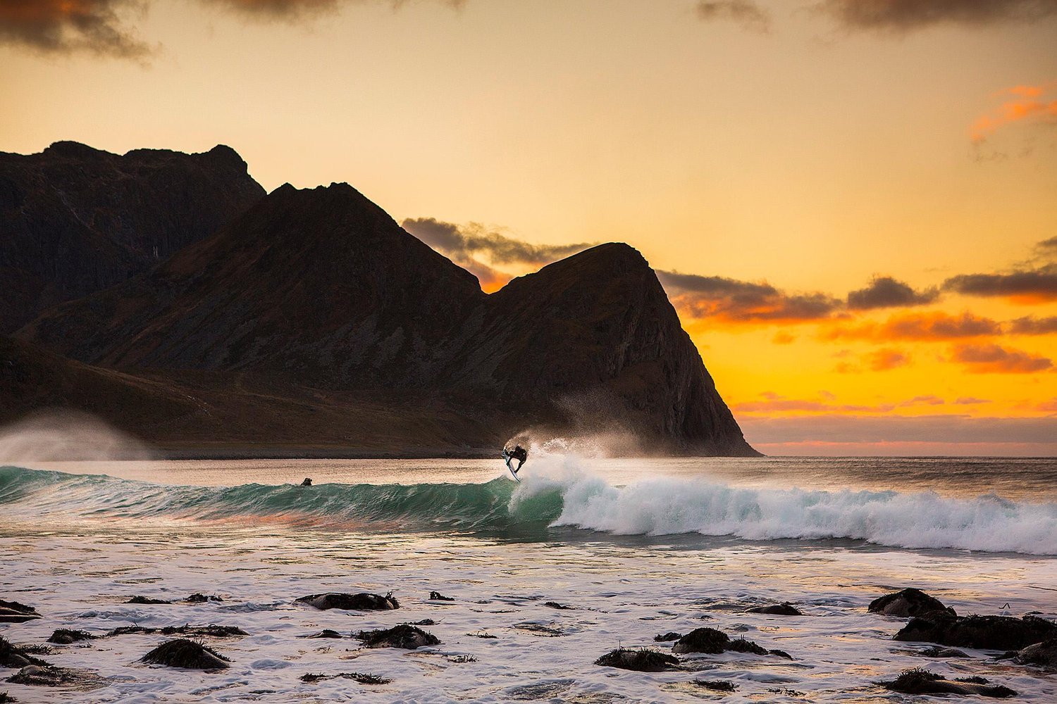 O Mick Fanning δεν είναι καλά και κάνει surfing κάτω από το Βόρειο Σέλας (εικόνες, video)