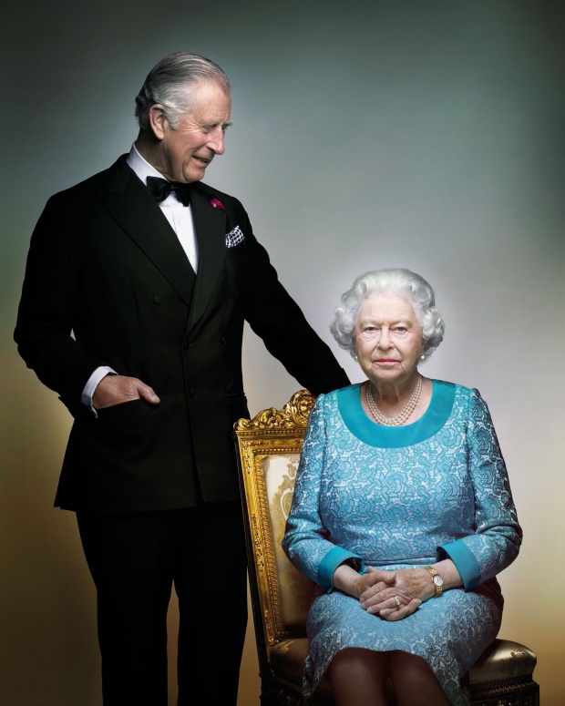 Η Βασίλισσα Ελισάβετ και ο πρίγκιπας Κάρολος στο φακό του Nick Night