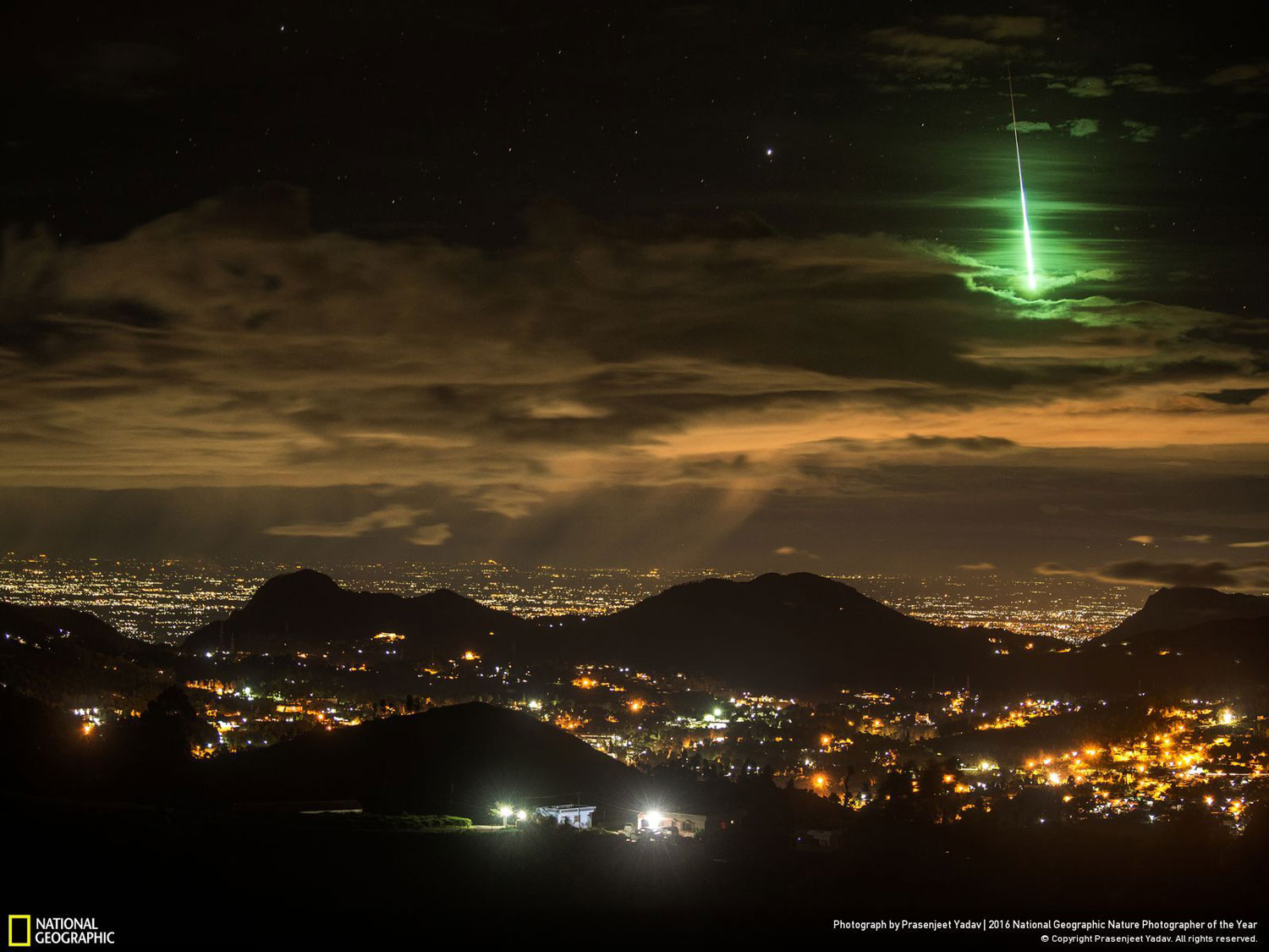 Serendipitous Green Meteor // Photo and caption by Prasenjeet Yadav Serendipitous Green Meteor // Photo and caption by Prasenjeet Yadav