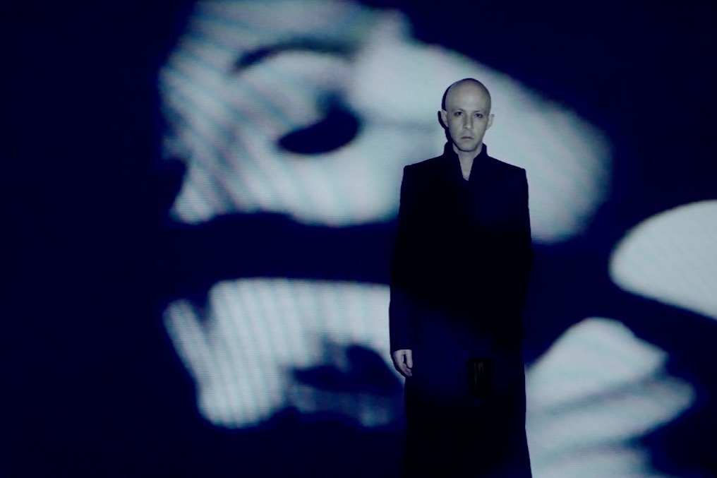 Ο Philippos Kappa δημιουργεί video τέχνη μέσα από εικόνες βίας