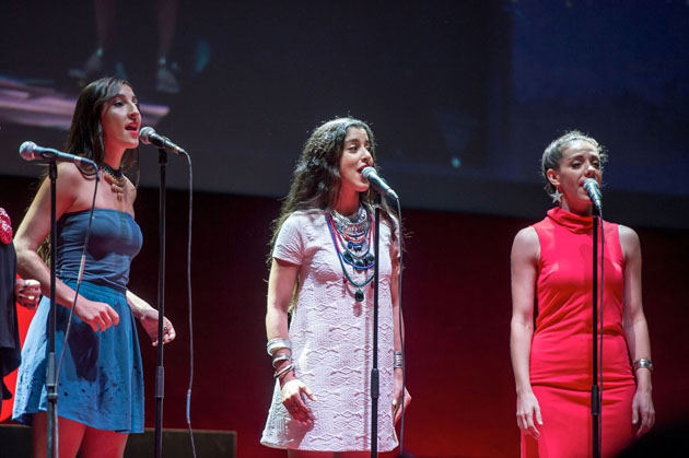 Μαρίνα Σάττι και Fonέs. Στη σκηνή χωρίς αγόρια και όργανα Μαρίνα Σάττι και Fonέs. Χωρίς αγόρια και όργανα, Circle-Singing Session