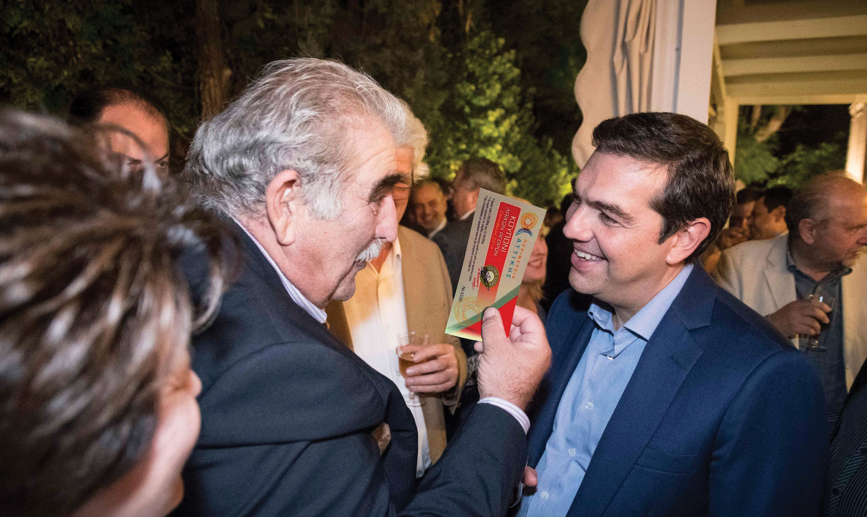 Με κοινωνικά κουπόνια πήραν ποτά οι βουλευτές στο πάρτι του Μαξίμου για να νιώσουν πιο κοντά στο λαό Με κοινωνικά κουπόνια πήραν ποτά οι βουλευτές στο πάρτι του Μαξίμου για να νιώσουν πιο κοντά στο λαό