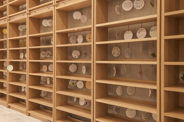 Η Εθνική Βιβλιοθήκη στολίστηκε γιατί έχει επισκέψεις ΚΠΙΣΝ, εθνικη βιβλιοθηκη, χριστούγεννα, αναγνώσεις, δέντρο ευχών