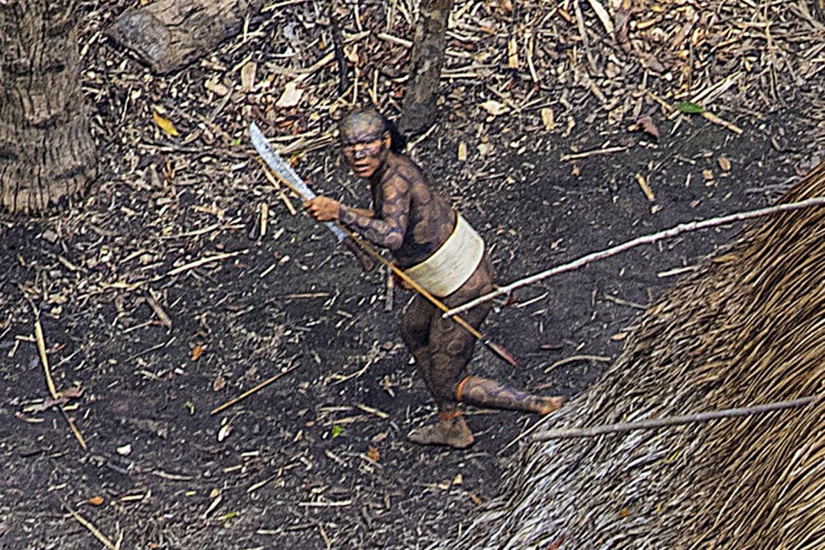 Για πρώτη φορά καταπληκτικές φωτογραφίες φυλής που ζει στη νεολιθική εποχή