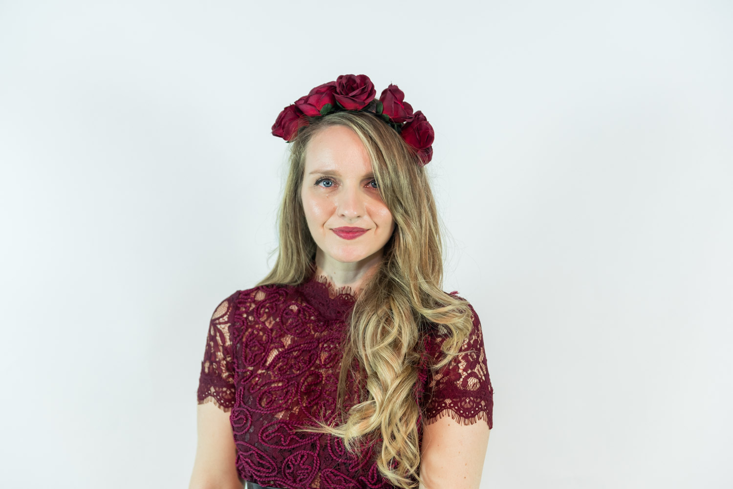 //barefoot-duchess.blogspot.gr/ , είναι ένα ημερολόγιο προσωπικού στυλ για κορίτσια που θέλουν να είναι σικάτα και στιλάτα, χωρίς όμως να χρειαστεί να ξοδέψουν μια περιουσία. Και της το ξεκαθάρισα, δηλαδή, από την αρχή της Αγγελικής. Αν δεν έρθεις εσύ να με ντύσεις σε αυτό το #jennyschallenge, λυπάμαι πολύ,