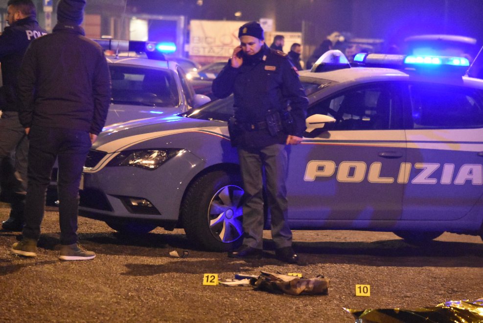 «Αλλάχ Ακμπάρ» οι τελευταίες λέξεις του μακελάρη του Βερολίνου, πριν πέσει νεκρός στο Μιλάνο «Αλλάχ Ακμπάρ» οι τελευταίες λέξεις του μακελάρη του Βερολίνου, πριν πέσει νεκρός στο Μιλάνο