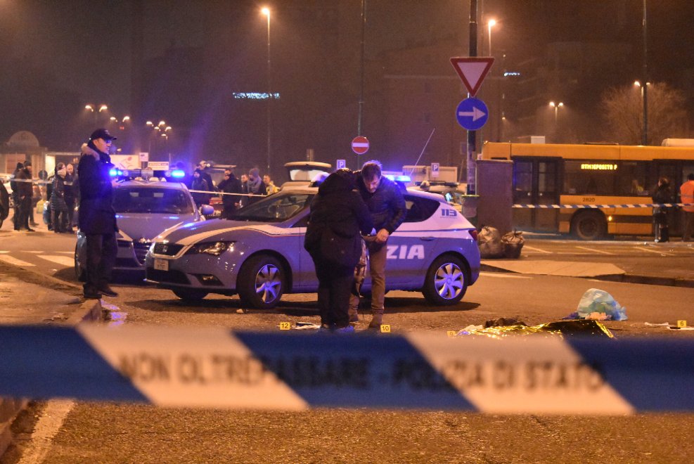 «Αλλάχ Ακμπάρ» οι τελευταίες λέξεις του μακελάρη του Βερολίνου, πριν πέσει νεκρός στο Μιλάνο «Αλλάχ Ακμπάρ» οι τελευταίες λέξεις του μακελάρη του Βερολίνου, πριν πέσει νεκρός στο Μιλάνο