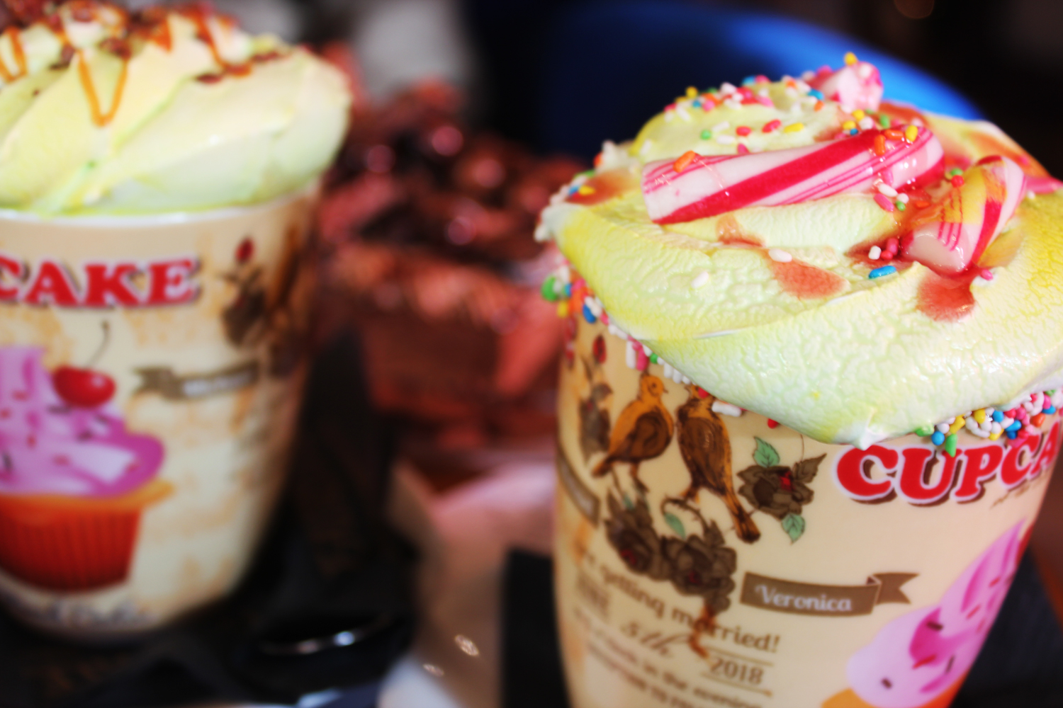 H σοκολάτα «Χριστουγεννιάτικο Γλειφιτζούρι». Μόνο εμένα δεν έχει μέσα. H σοκολάτα «Χριστουγεννιάτικο Γλειφιτζούρι». Μόνο εμένα δεν έχει μέσα.