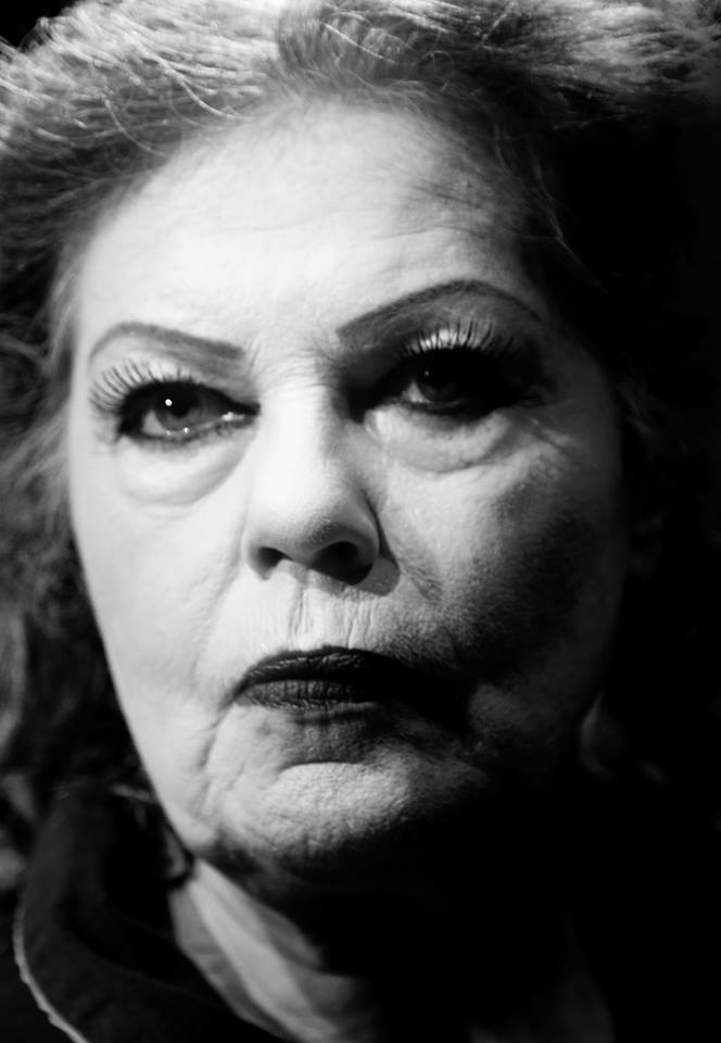 «Τι απέγινε η Μπέιμπι Τζέιν;» στο Θέατρο Σφενδόνη Ρούλα Πατεράκη